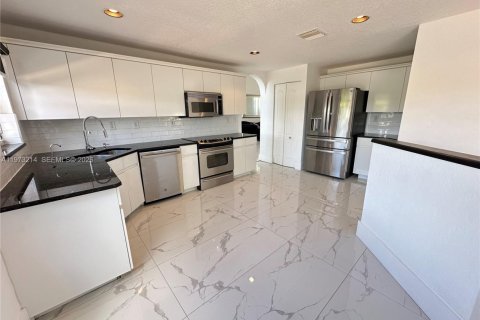 Villa ou maison à vendre à Doral, Floride: 4 chambres, 223.06 m2 № 2033549 - photo 14