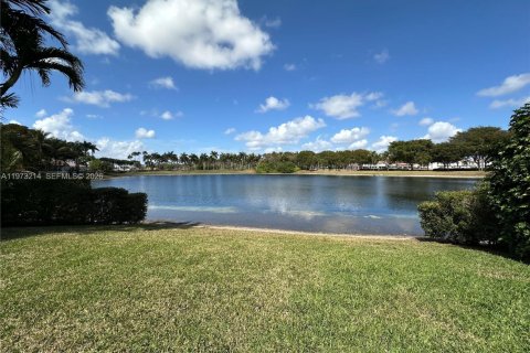 Villa ou maison à vendre à Doral, Floride: 4 chambres, 223.06 m2 № 2033549 - photo 10