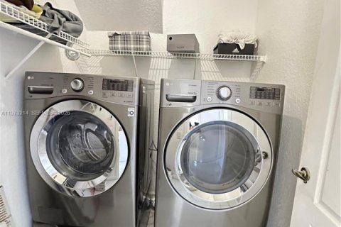 Villa ou maison à vendre à Doral, Floride: 4 chambres, 223.06 m2 № 2033549 - photo 20