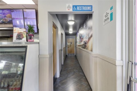 Immobilier commercial à vendre à Pompano Beach, Floride № 1959131 - photo 24