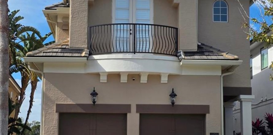 Villa ou maison à Four Corners, Floride 4 chambres, 346.71 m2 № 2092616
