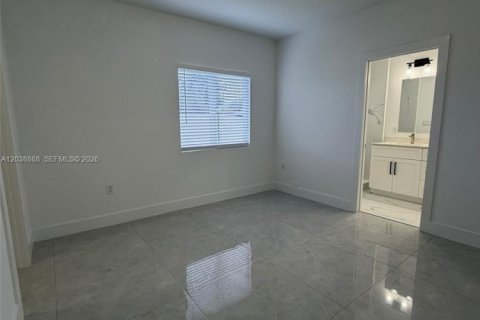 Commercial property in Miami, Florida 267.28 sq.m. № 2182635 - photo 8
