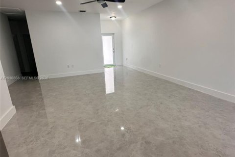 Commercial property in Miami, Florida 267.28 sq.m. № 2182635 - photo 30