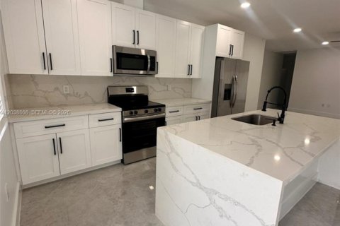 Commercial property in Miami, Florida 267.28 sq.m. № 2182635 - photo 29