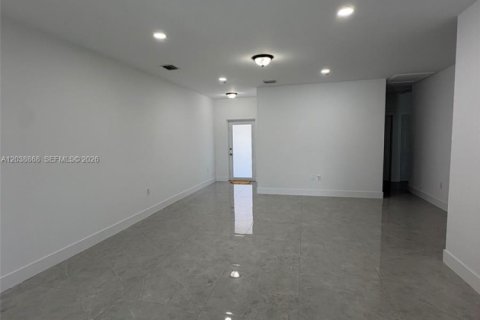 Commercial property in Miami, Florida 267.28 sq.m. № 2182635 - photo 5