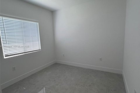 Commercial property in Miami, Florida 267.28 sq.m. № 2182635 - photo 22
