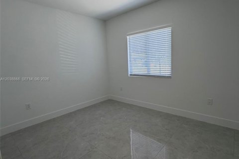 Commercial property in Miami, Florida 267.28 sq.m. № 2182635 - photo 18