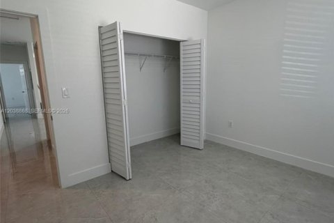 Commercial property in Miami, Florida 267.28 sq.m. № 2182635 - photo 19