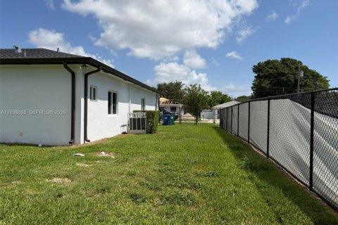 Commercial property in Miami, Florida 267.28 sq.m. № 2182635 - photo 26