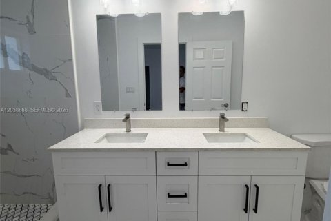 Commercial property in Miami, Florida 267.28 sq.m. № 2182635 - photo 13