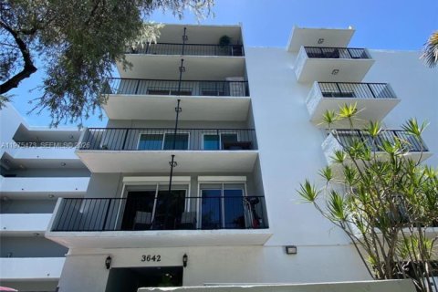 Купить кондоминиум в Норт-Майами-Бич, Флорида 2 спальни, 72.93м2, № 2038461 - фото 3