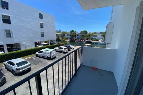 Купить кондоминиум в Норт-Майами-Бич, Флорида 2 спальни, 72.93м2, № 2038461 - фото 16