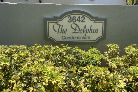 Кондоминиум с 2 спальнями в Норт-Майами-Бич, Флорида № 2038461