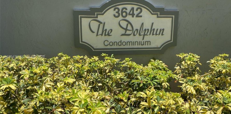 Кондоминиум с 2 спальнями в Норт-Майами-Бич, Флорида № 2038461