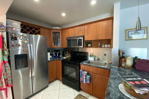 Купить кондоминиум в Норт-Майами-Бич, Флорида 2 спальни, 72.93м2, № 2038461 - фото 6