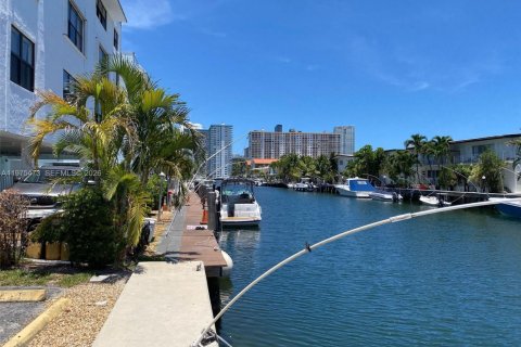 Купить кондоминиум в Норт-Майами-Бич, Флорида 2 спальни, 72.93м2, № 2038461 - фото 15