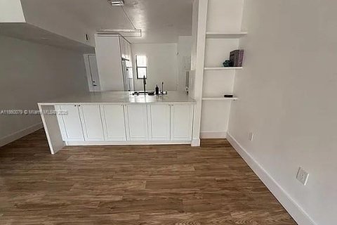 Condominio en venta en Hialeah, Florida, 2 dormitorios, 100.33 m2 № 1890250 - foto 3
