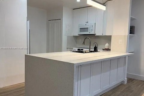 Condominio en venta en Hialeah, Florida, 2 dormitorios, 100.33 m2 № 1890250 - foto 2