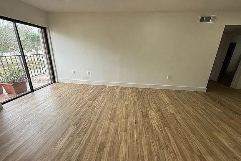 Condominio en venta en Hialeah, Florida, 2 dormitorios, 100.33 m2 № 1890250 - foto 28