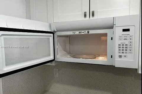 Condominio en venta en Hialeah, Florida, 2 dormitorios, 100.33 m2 № 1890250 - foto 19