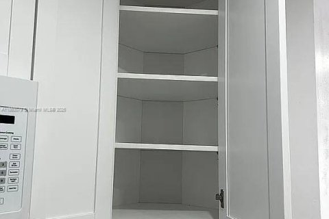 Condominio en venta en Hialeah, Florida, 2 dormitorios, 100.33 m2 № 1890250 - foto 23