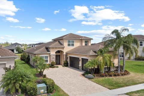 House in Wesley Chapel, Florida 4 bedrooms, 277.5 sq.m. № 1638306 - photo 2