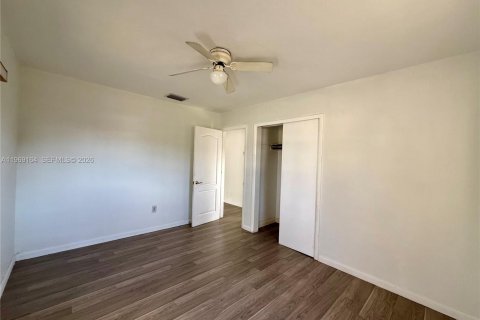Apartamento en alquiler en Miami, Florida, 2 dormitorios № 2030013 - foto 15