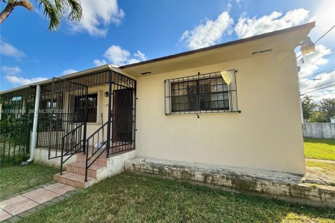 Apartamento en alquiler en Miami, Florida, 2 dormitorios № 2030013 - foto 2