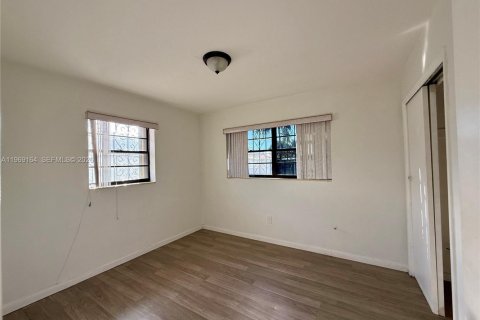 Apartamento en alquiler en Miami, Florida, 2 dormitorios № 2030013 - foto 16