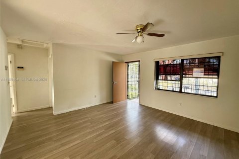 Apartamento en alquiler en Miami, Florida, 2 dormitorios № 2030013 - foto 10