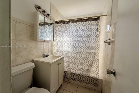 Apartamento en alquiler en Miami, Florida, 2 dormitorios № 2030013 - foto 18