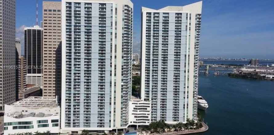 Кондоминиум с 2 спальнями в Майами, Флорида № 2024373