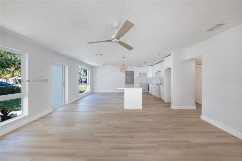 House in Cutler Bay, Florida 5 bedrooms, 183.2 sq.m. № 1966737 - photo 10