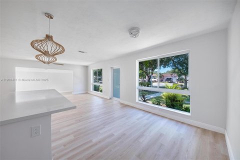 House in Cutler Bay, Florida 5 bedrooms, 183.2 sq.m. № 1966737 - photo 15