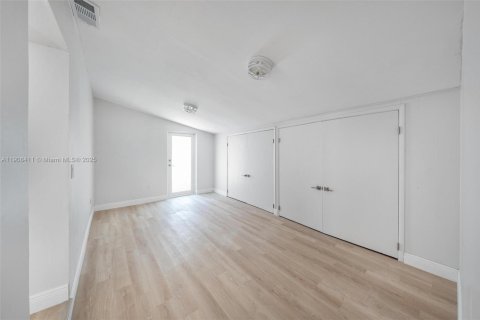 House in Cutler Bay, Florida 5 bedrooms, 183.2 sq.m. № 1966737 - photo 23