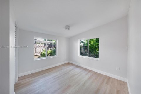 House in Cutler Bay, Florida 5 bedrooms, 183.2 sq.m. № 1966737 - photo 30