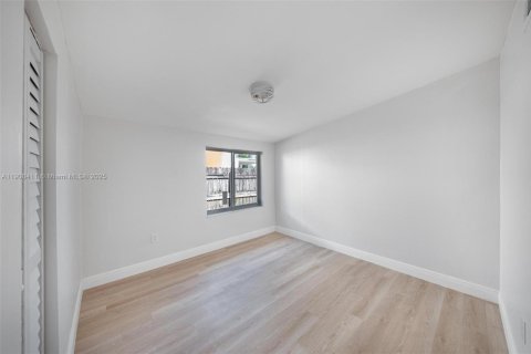 House in Cutler Bay, Florida 5 bedrooms, 183.2 sq.m. № 1966737 - photo 25