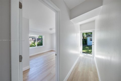 House in Cutler Bay, Florida 5 bedrooms, 183.2 sq.m. № 1966737 - photo 29