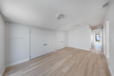 House in Cutler Bay, Florida 5 bedrooms, 183.2 sq.m. № 1966737 - photo 24