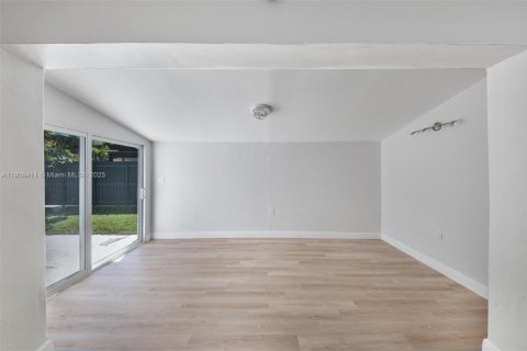 House in Cutler Bay, Florida 5 bedrooms, 183.2 sq.m. № 1966737 - photo 20