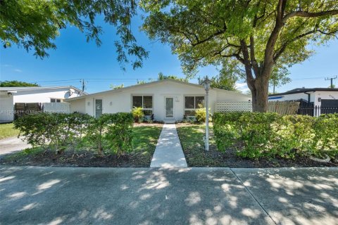 House in Cutler Bay, Florida 5 bedrooms, 183.2 sq.m. № 1966737 - photo 2