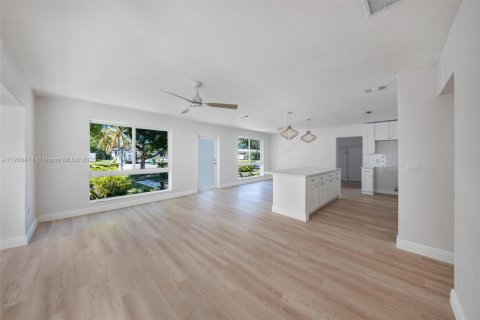 House in Cutler Bay, Florida 5 bedrooms, 183.2 sq.m. № 1966737 - photo 11