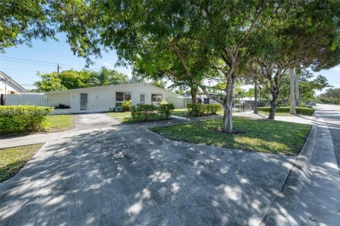 House in Cutler Bay, Florida 5 bedrooms, 183.2 sq.m. № 1966737 - photo 4