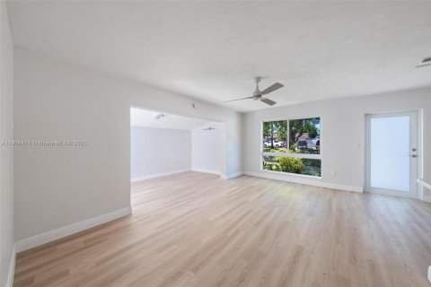 House in Cutler Bay, Florida 5 bedrooms, 183.2 sq.m. № 1966737 - photo 19
