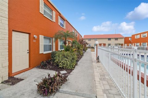 Condo in Merrit Island, Florida, 2 bedrooms № 2100354 - photo 15