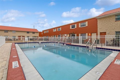 Condo in Merrit Island, Florida, 2 bedrooms № 2100354 - photo 16