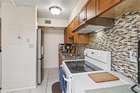 Condo in Merrit Island, Florida, 2 bedrooms № 2100354 - photo 10