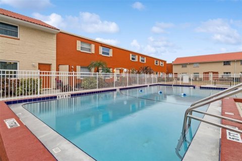 Condo in Merrit Island, Florida, 2 bedrooms № 2100354 - photo 17