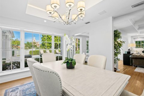 House in Coral Gables, Florida 5 bedrooms, 565.68 sq.m. № 2009742 - photo 12