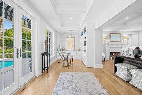 House in Coral Gables, Florida 5 bedrooms, 565.68 sq.m. № 2009742 - photo 22